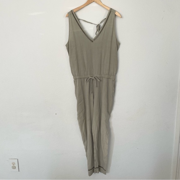CLOTH & STONE Crossback Crochet Trim Jumpsuit size S - Picture 15 of 16